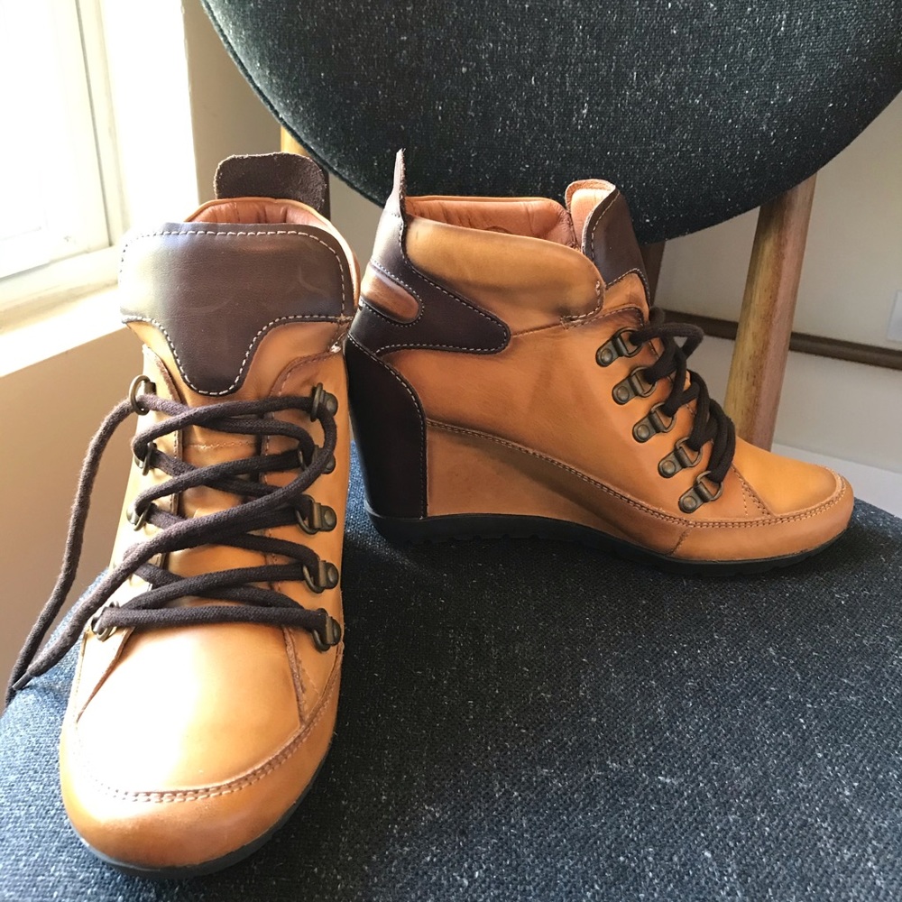 Pikolinos Caramel Leather Wedge Booties